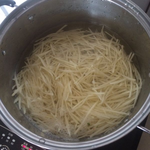 凉拌土豆丝鸡蛋干