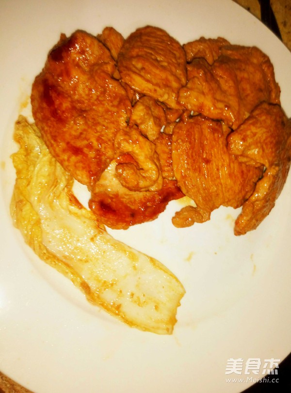 煎鸡胸片配薰衣草花饮