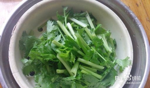 如何做家常的芹菜炒肉