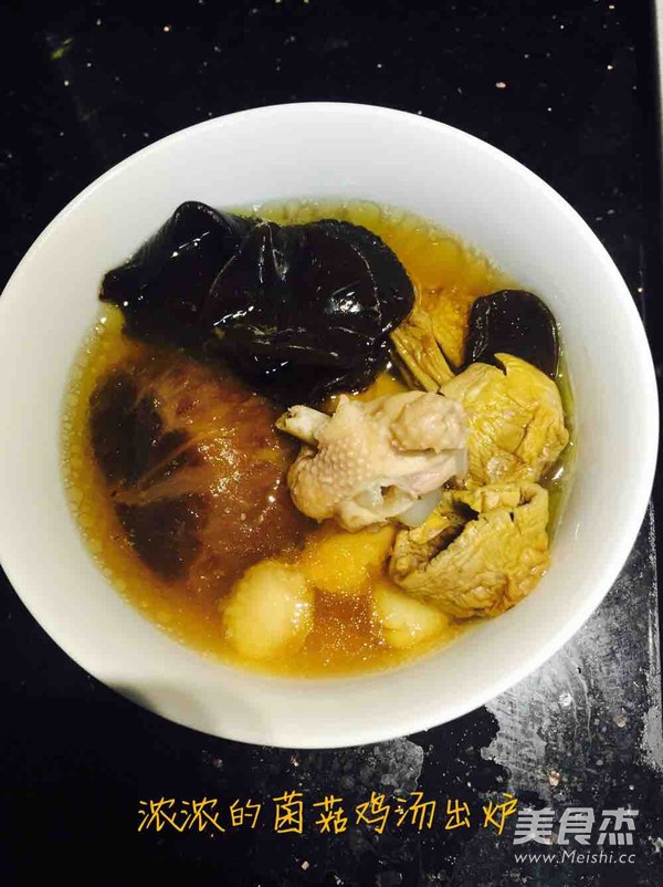 姬松茸菌菇鸡汤