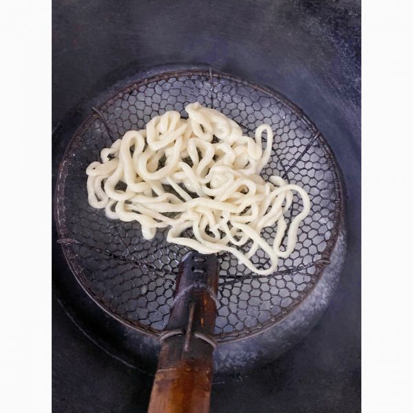 手工炸酱刀削面vs炸酱面