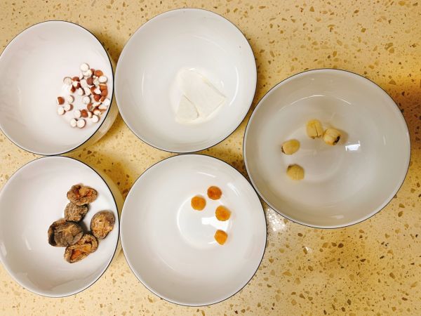 干贝芡实花菇汤