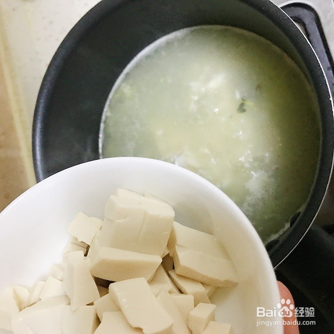 鱼汤豆腐蝴蝶面怎么做