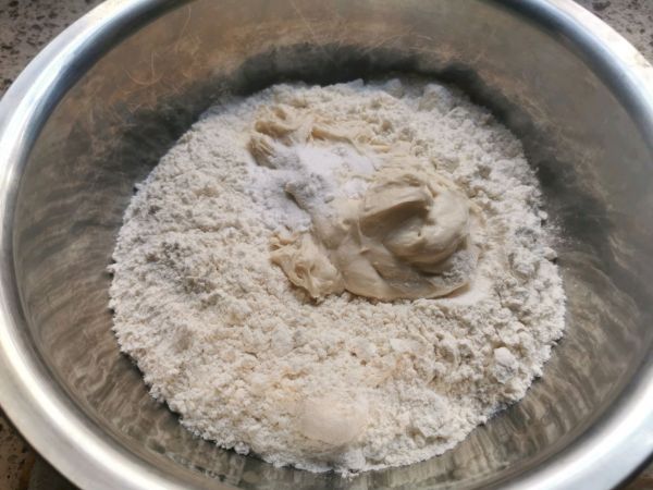 黑芝麻红枣核桃老面馒头