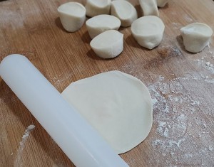 猪肉鲜虾韭黄水饺的做法