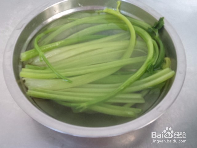 如何做出好吃的黑木耳拌芹菜