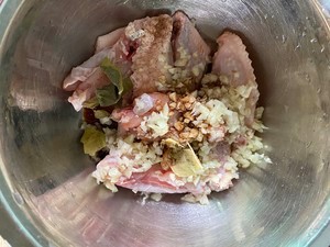 如何做金沙咸蛋黄鸡翅