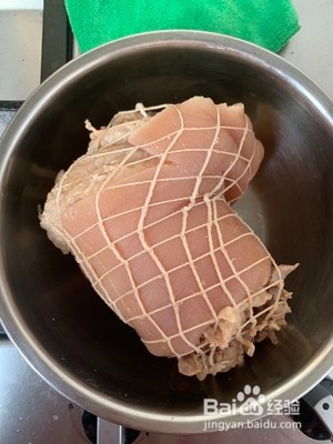 如何做好吃的酱肘子？