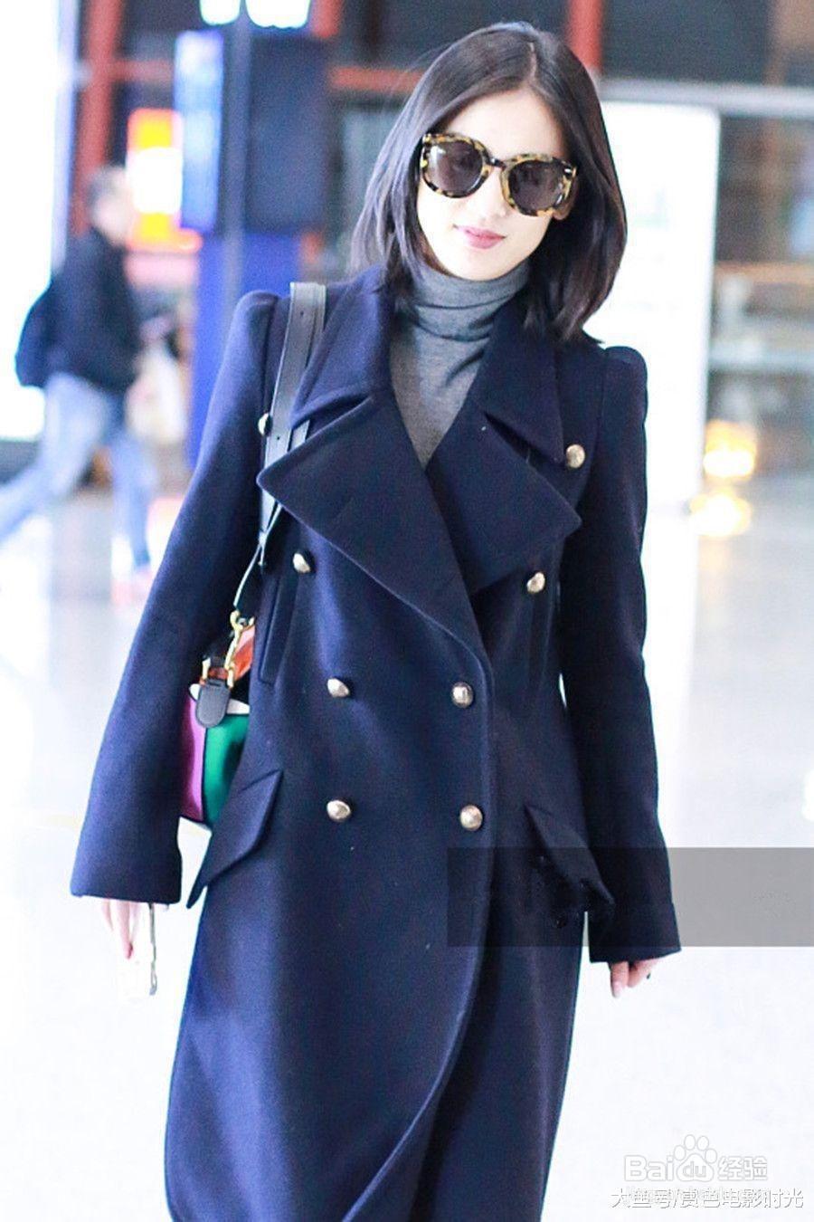 蓝色系大衣如何穿搭比较优雅