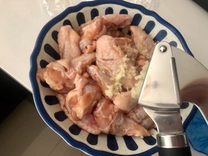 香煎蒜香鸡翅的做法