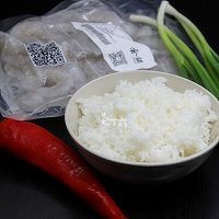 怎样制作清香罗勒虾仁炒饭