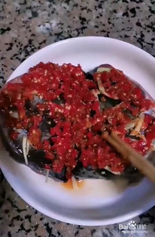 制作剁椒鱼头