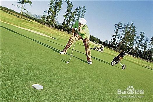 高尔夫的控球技术简单教学