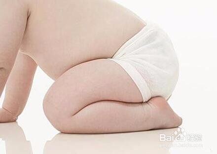 如何给宝宝正确的穿纸尿裤，才能防测漏？