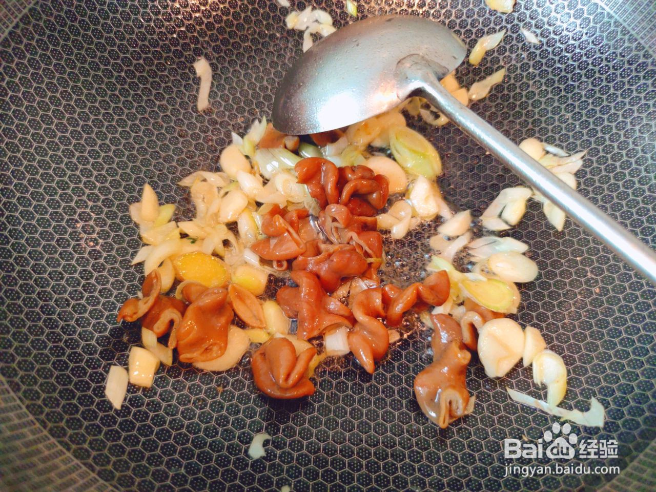 一碗肥肠面的做法