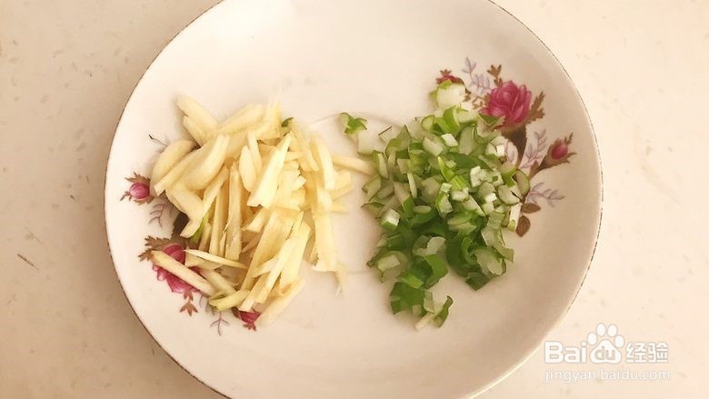 超级美味的下饭菜-腊肠烧豆腐