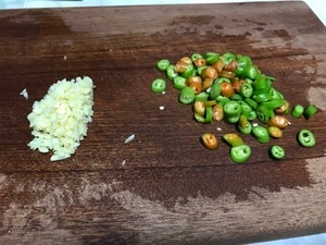 芹菜炒香干的做法