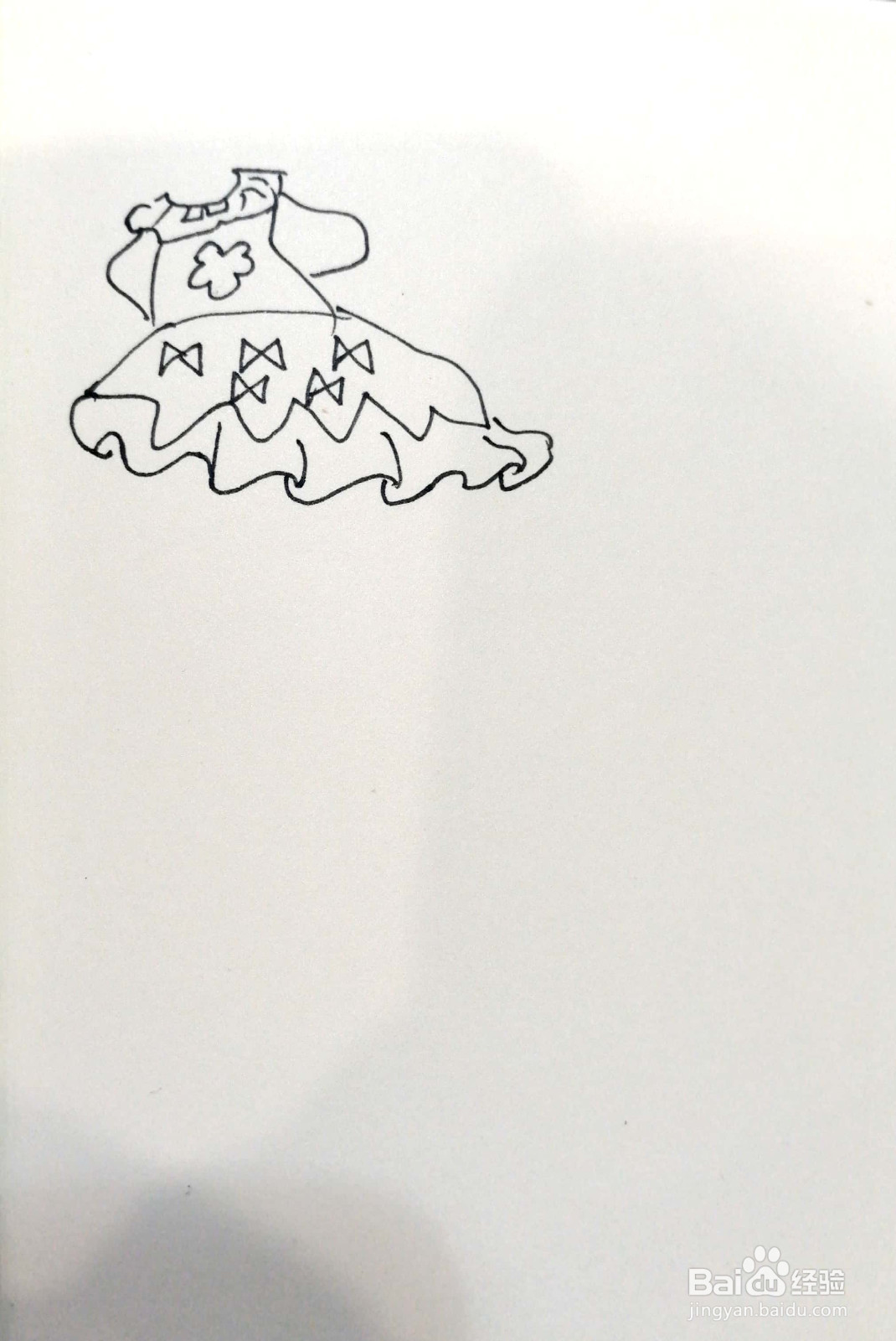 儿童连衣裙线描画怎么画