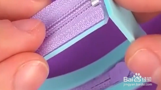 如何给芭比制作亮片书包?