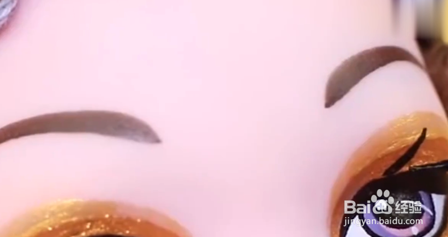 如何给自家的芭比娃娃上妆