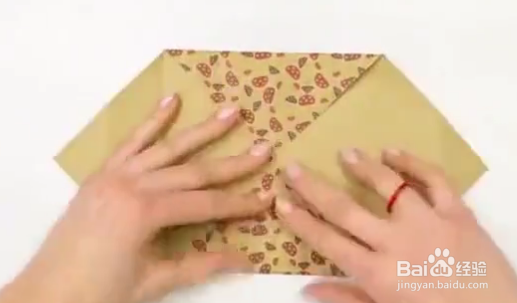 如何折一个方形纸盒
