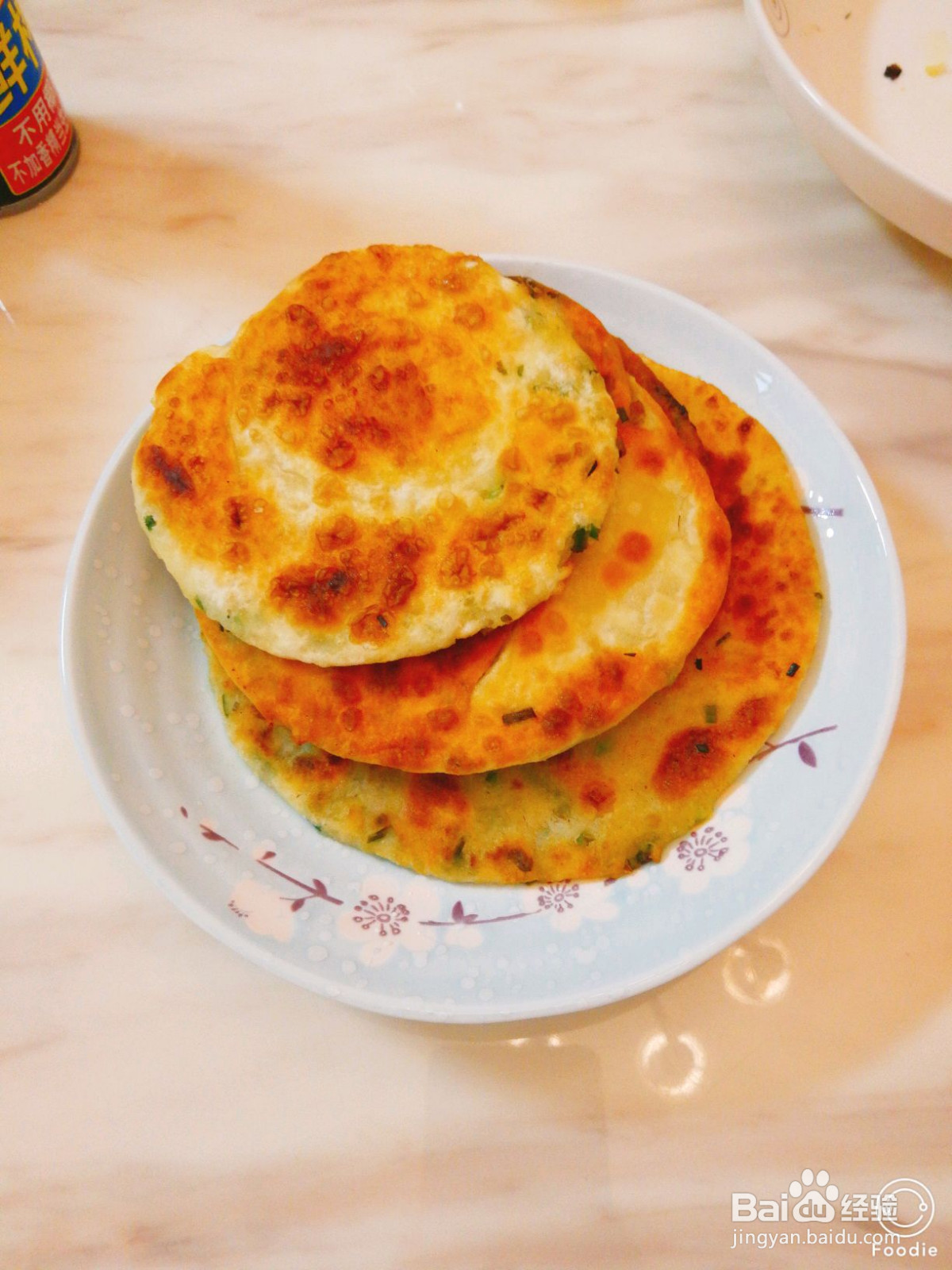 外酥里嫩葱油饼的做法