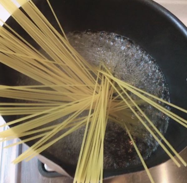 午餐肉鸡蛋意面