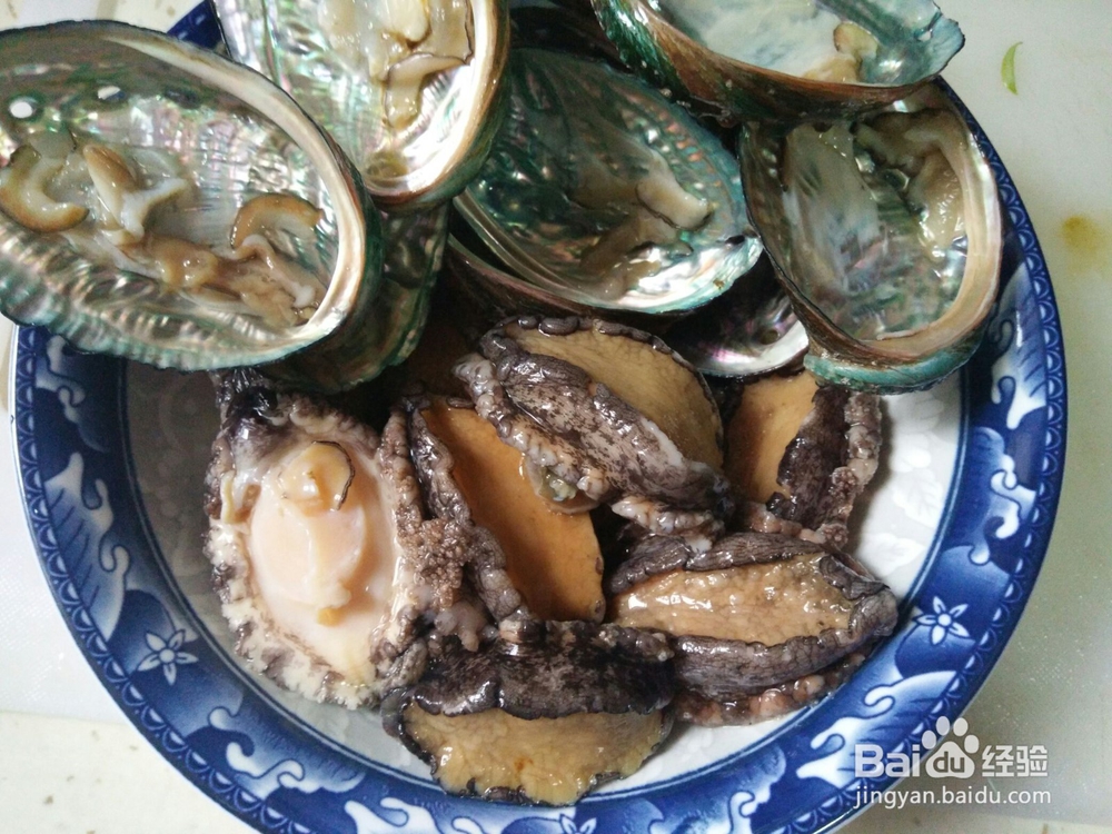 制作美味的浇汁鲍鱼