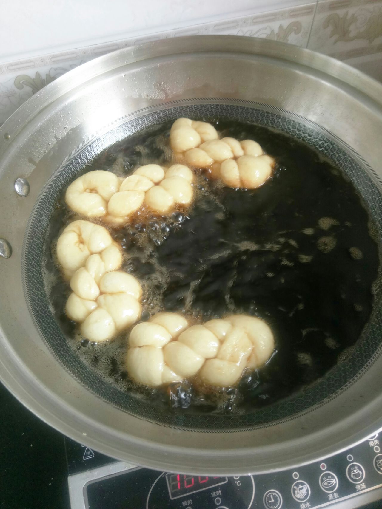 超美味的奶香软麻花，每一口都是满满的幸福！