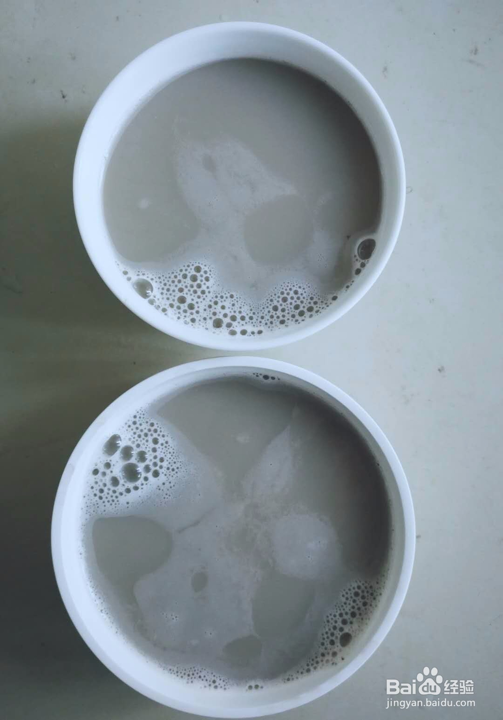 用豆浆机的果蔬功能制作红枣黑豆浆