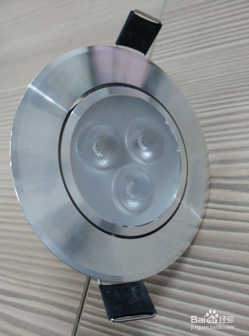 家用嵌入式LED灯的拆解