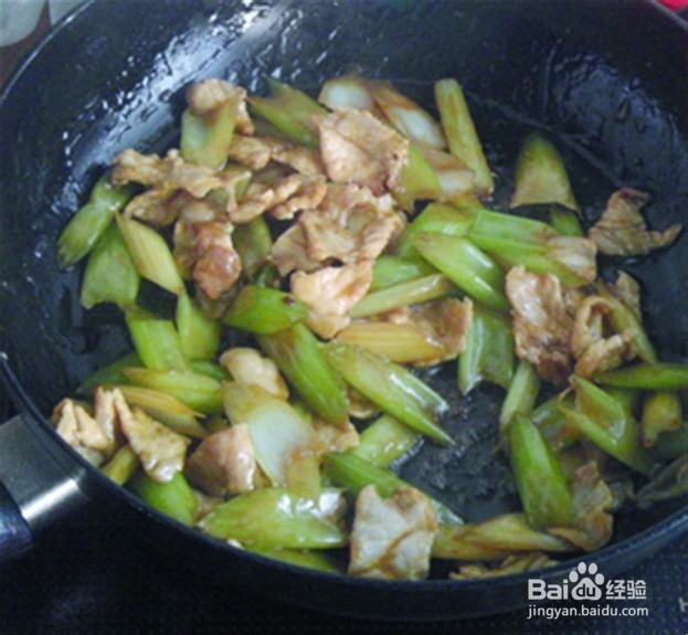 芹菜炒肉的做法