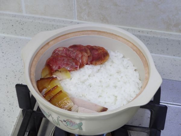 腊味双拼煲仔饭