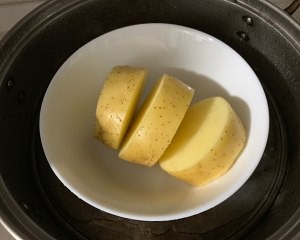 食补养生金枪鱼辣白菜土豆泥