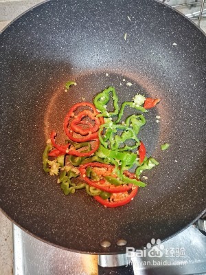 鸡胸肉新吃法孜然芹菜彩椒炒鸡胸肉