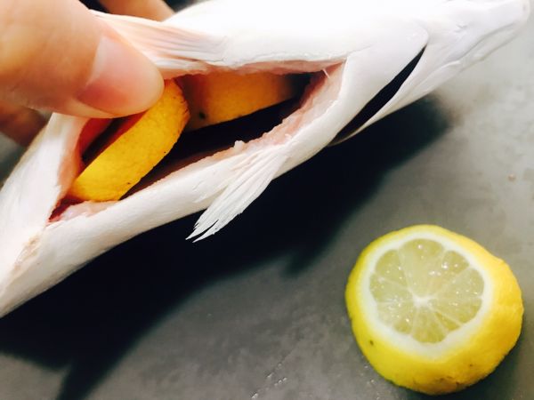 柠檬盐烤金鲳鱼