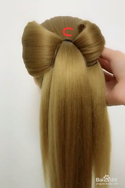 如何在头发上编双蝴蝶结