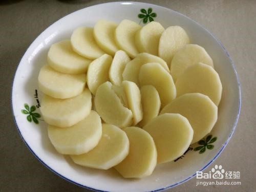 如何做出美味的蒜香青椒土豆片