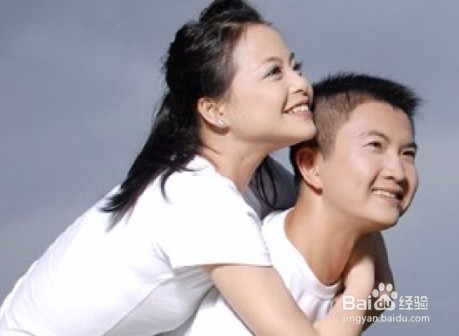 女朋友总是不许我接触太多异性应该怎么办?