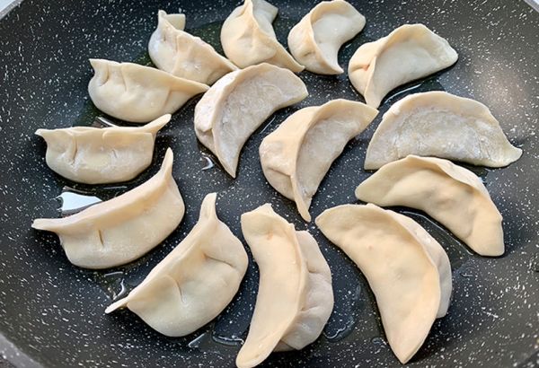 玉米猪肉生煎饺