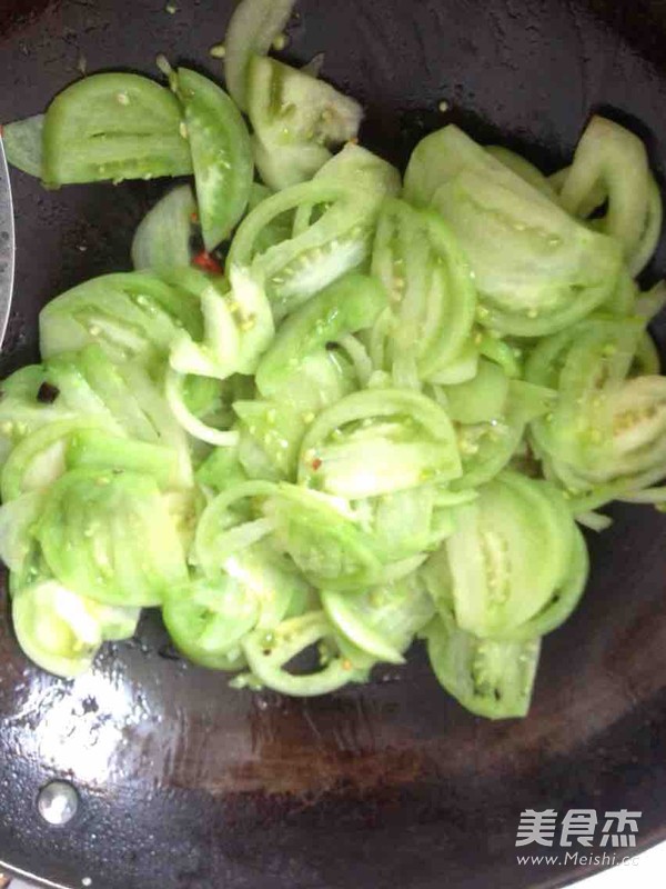 清炒青柿子的做法