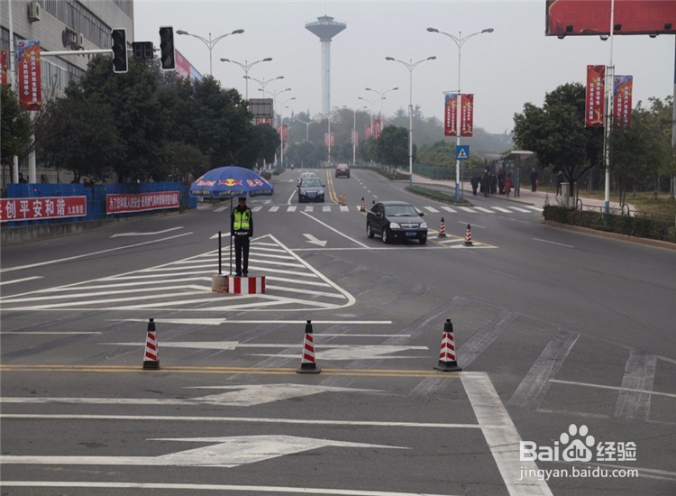 如何在十字路口红绿灯处减少违章和安全行车
