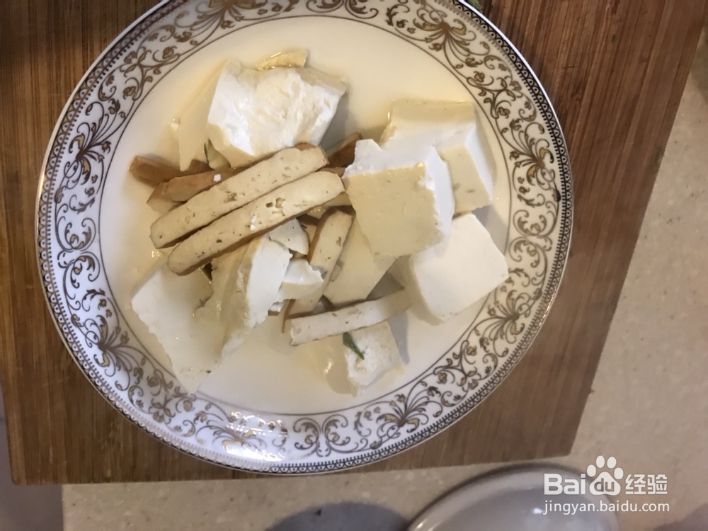 小孩子超喜欢的香椿拌豆腐香干