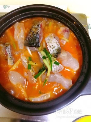 食补佳品砂锅番茄焖鱼的做法