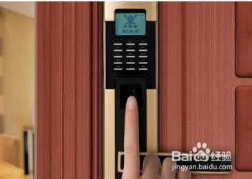 指纹锁室内反锁了怎么开门