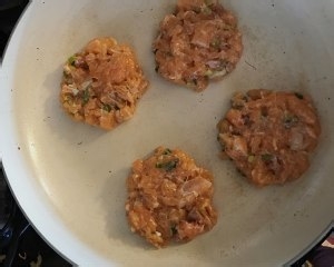 亚洲风味三文鱼饼的做法