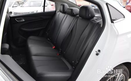 预算10万！兼顾配置和家用，这两台车怎么选？