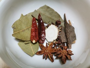 板栗烧鸡的做法