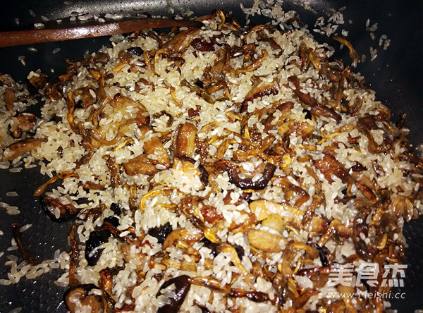 香菇豆干煲仔饭