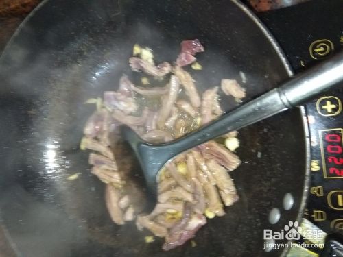 蒜头丝瓜炒肉